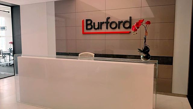Reception wall letters – Finance company · powder-coated aluminium letters