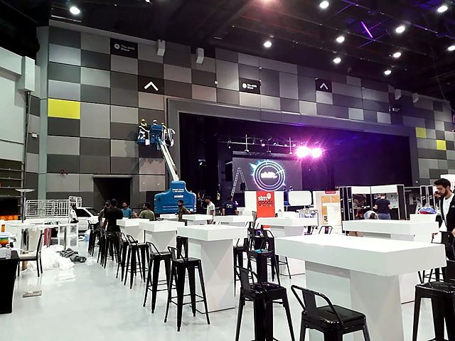 Hall branding and stage – Business conference · main hall