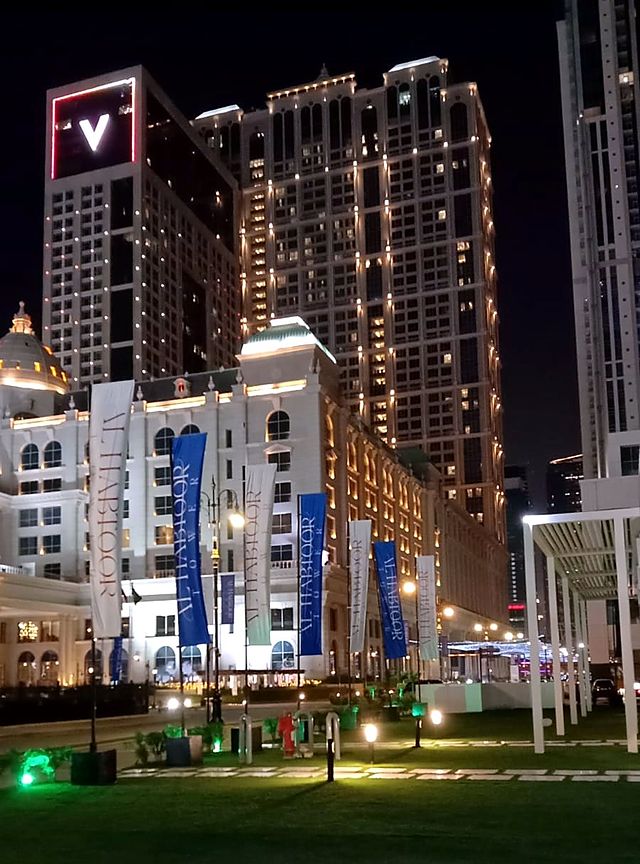 Lamp-post banner campaign – Hotel & residential destination · night view