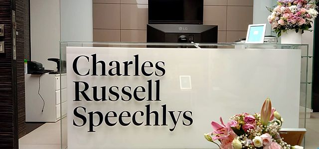 Reception desk lettering – Law firm · 3D lettering on the desk front